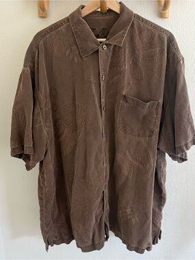 Tommy Bahama retro tropical 100% silk button down short sleeve brown shirt